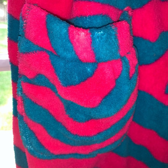 Justice Animal Print Robe with Hood - Picture 4 of 6